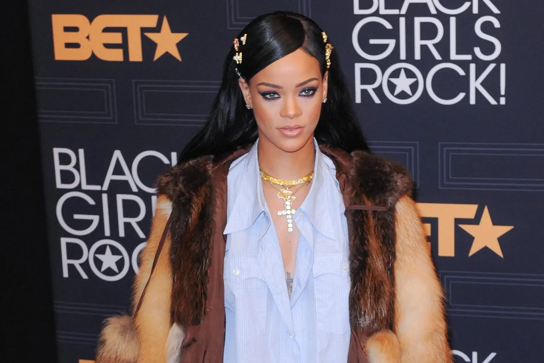 Rihanna, WENN, 081116