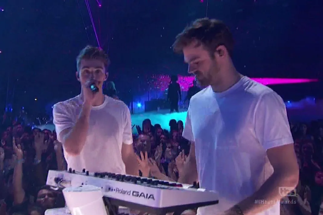 tbs_iheartradio_thechainsmokers_030617_1275x850