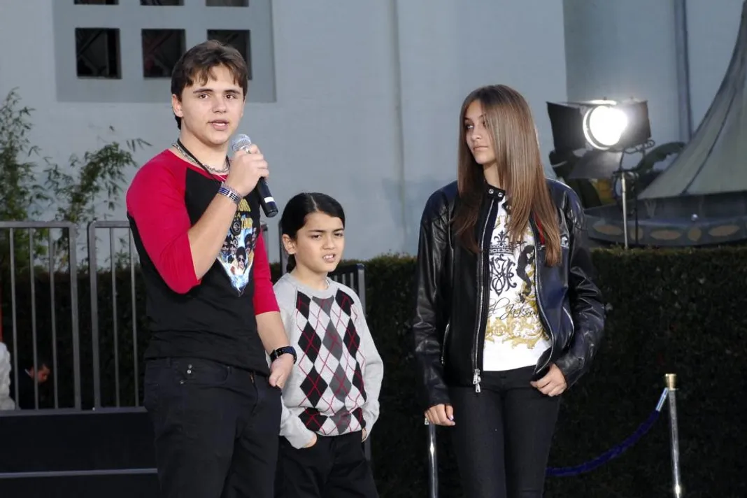 wenn_princemichaeljackson_parisjackson_030717_1800x1200