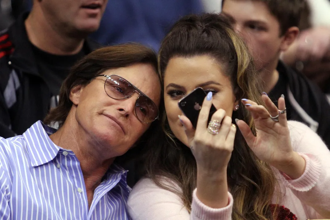 wenn_brucejenner_khloekardashian_042717_1800x1200