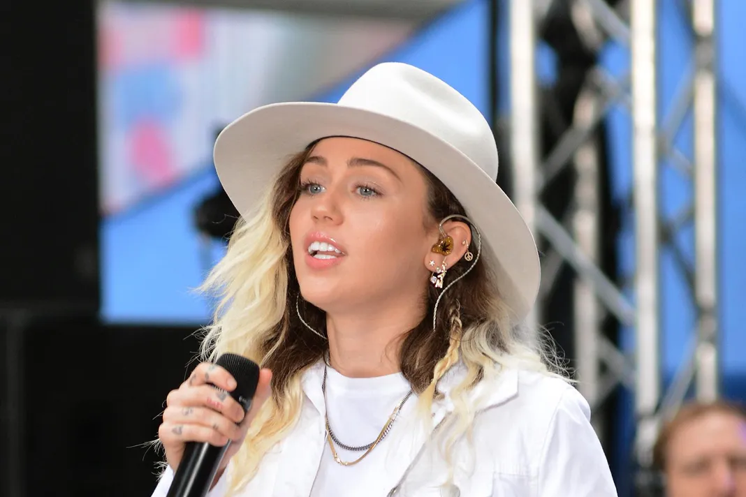 WENN_MileyCyrus_062117_1800x1200