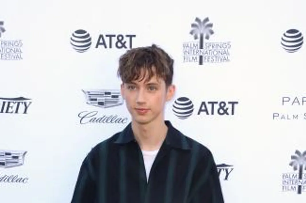 Troye Sivan forced to wash underwear in hotel sink after losing luggage