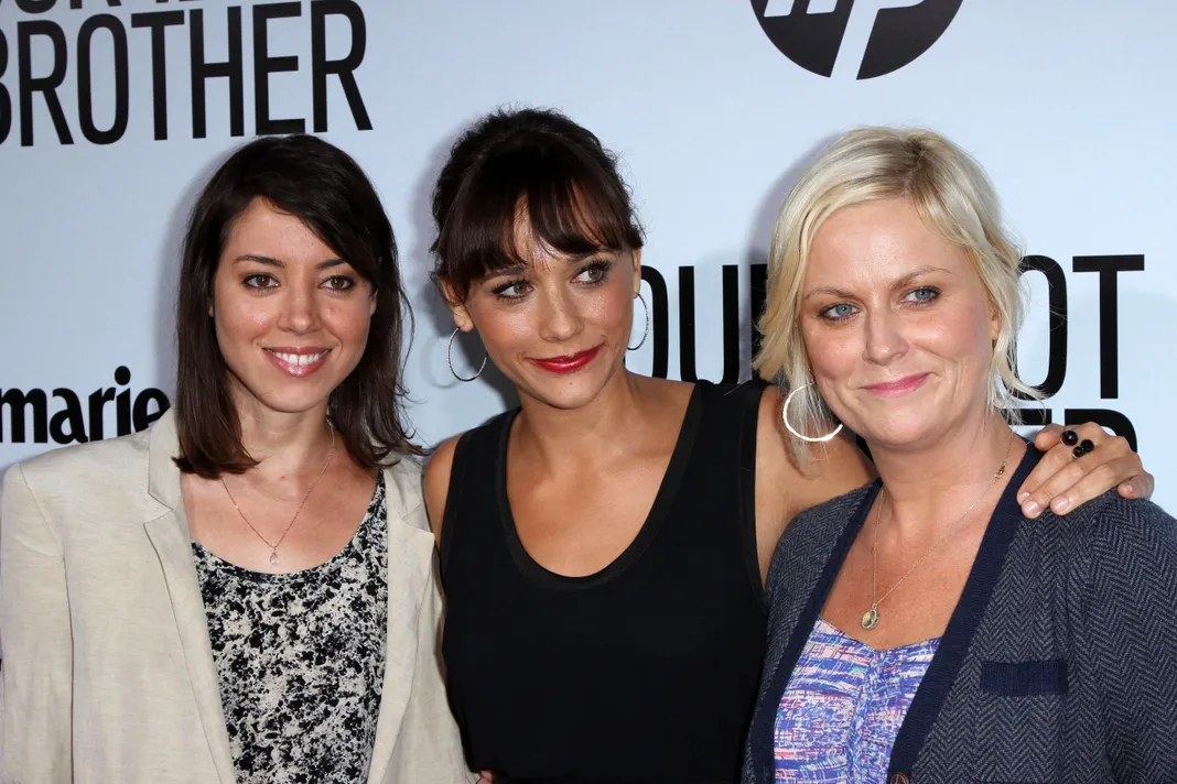 Are amy poehler and aubrey plaza really dating Amy poehler dating aubrey plaza - Aurora Beach Hotel in Corfu
