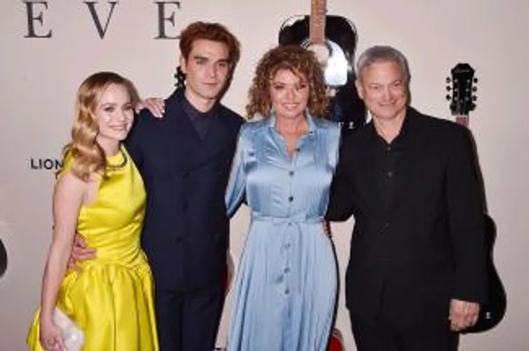 The Stars of ‘I Still Believe’ Arriving at the Premiere Britt Robertson, K.J. Apa, Shania Twain, Gary Sinise